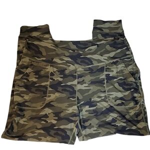 Camo joggers NWT